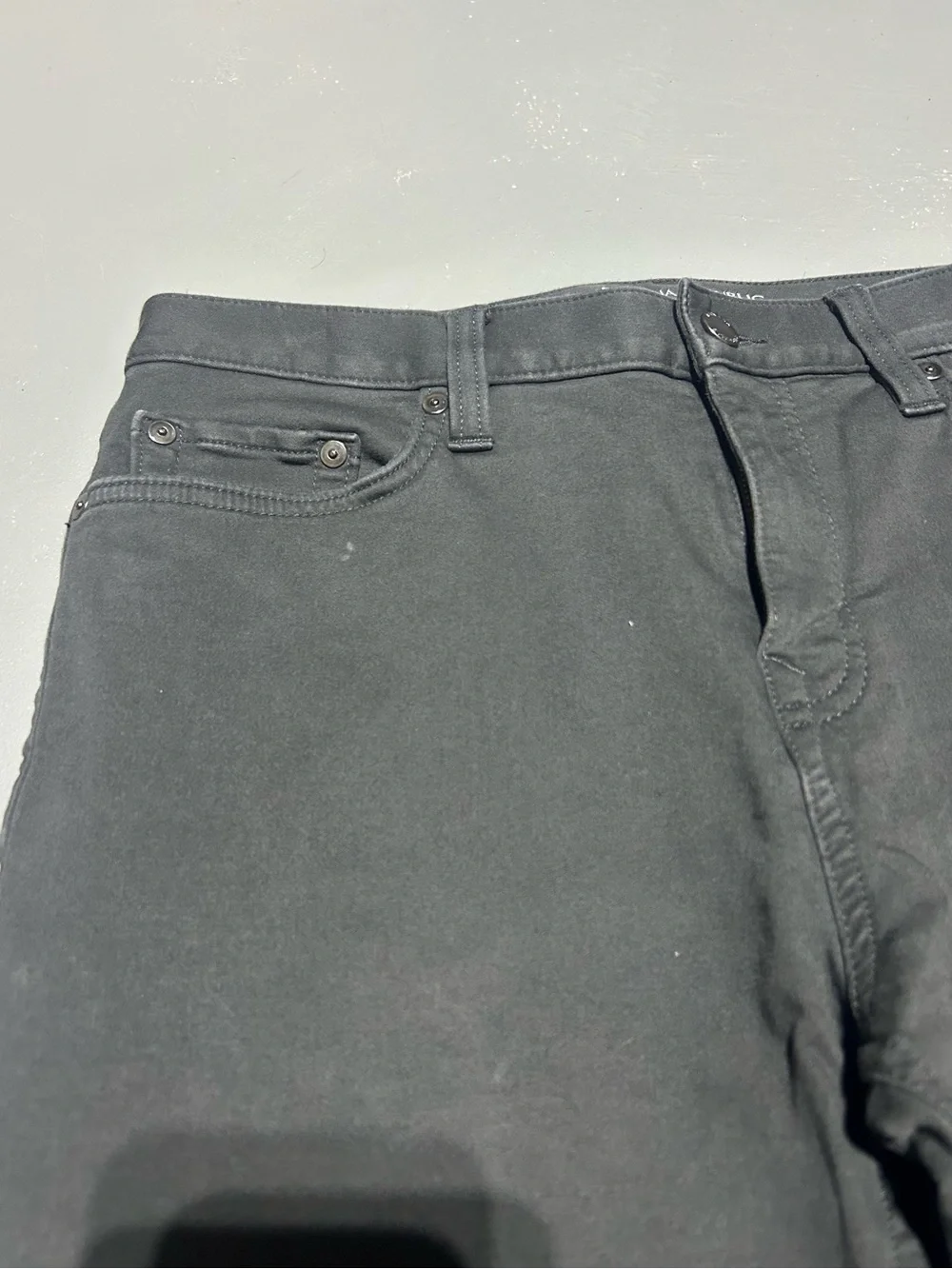 Banana Republic Traveler Dark Gray / Black Slim Fit Pants (Men’s Size 30W x 30L)